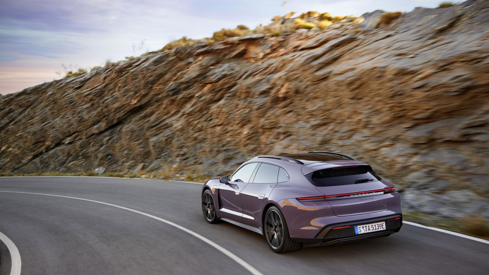 Πρεμιέρα για την ανανεωμένη Porsche Taycan, με 952 άλογα η Turbo S!